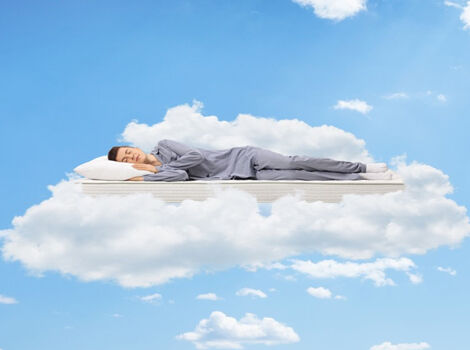 homme qui dort sur un nuage